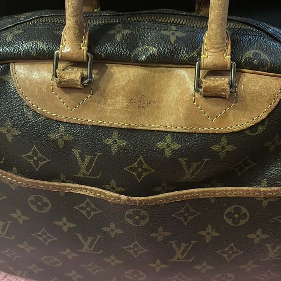 LV Deauville Handbag - Picture 4 of 15